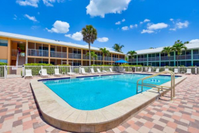 Sunlit Longboat Key Escape with Private Resort Beach